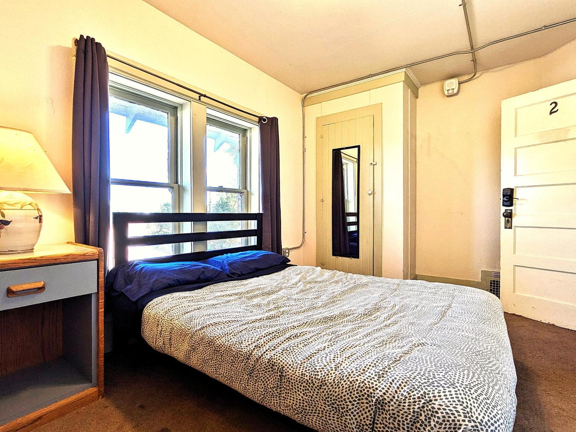 Bunk & Brew Historic Lucas House - Hostel Bend Buitenkant foto