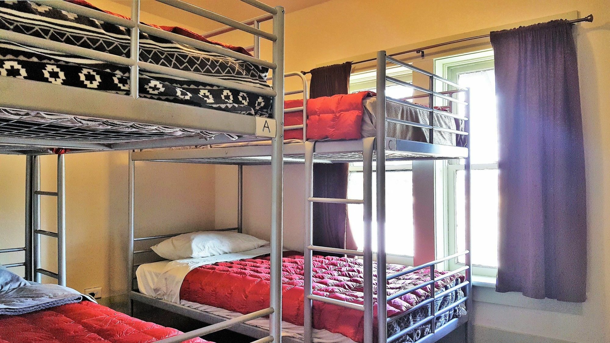Bunk & Brew Historic Lucas House - Hostel Bend Buitenkant foto